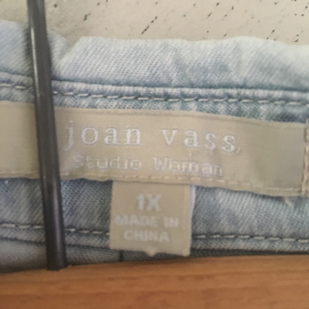 Chambray Split Back Button Up Top - Picture 7 of 11